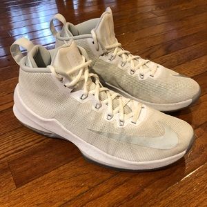 Nike Air Max Infuriate Men's Basketball Shoes